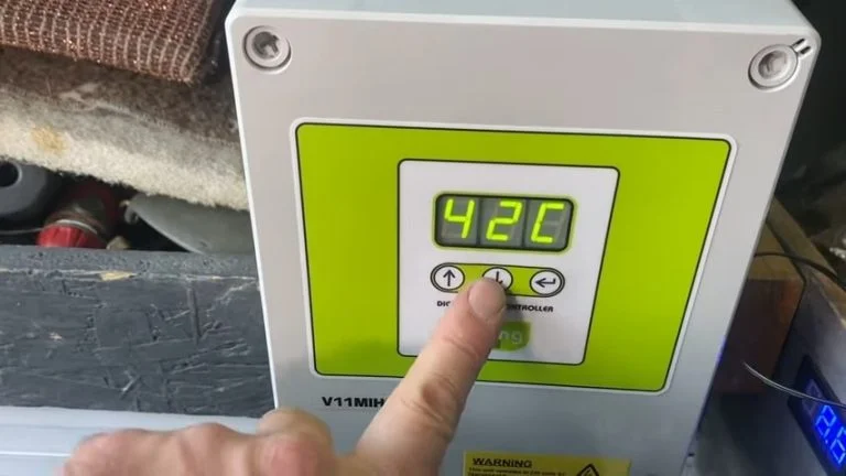 cheap hot water. immersion heater controller 14 22 screenshot